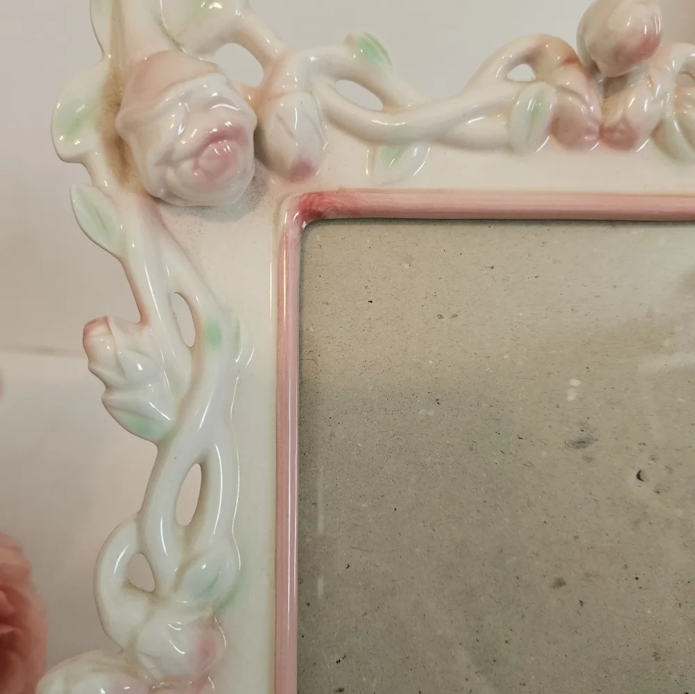 Elsa Glazed Soft Pastel 3D Pink Rose Buds & Green Leaves Table Frame 8